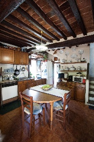 Foto Rustico a Calci Centro di 420 m² con 12 locali in vendita