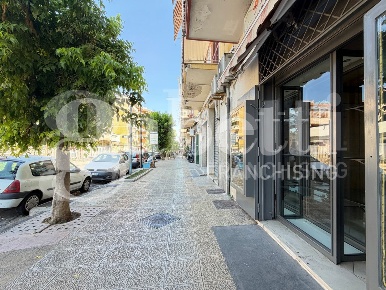 Foto Negozio in Via Napoli 273, Mugnano di Napoli Centro di 15 m²