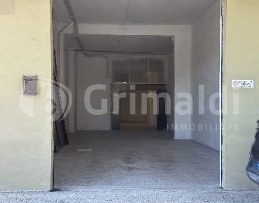 Foto Negozio in Piazza Antonio Moscatelli snc, Mentana Centro di 145 m²