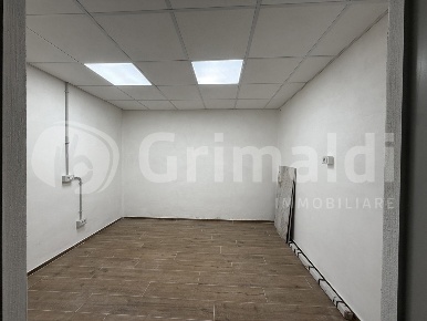 Foto Negozio in Piazza Antonio Moscatelli snc, Mentana Centro di 145 m²