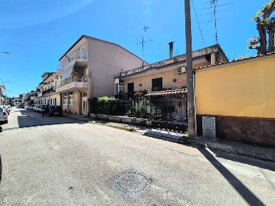 Foto Casa indipendente a Caivano Centro di 213 m² con 4 locali in vendita