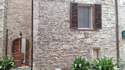 Foto Appartamento in Via cesia 26, Todi Centro di 60 m² con 4 locali
