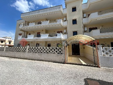 Foto Appartamento in Via VIVALDI 112, Leporano di 105 m² con 5 locali