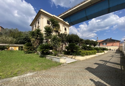 Foto Appartamento a Chiavari Caperana di 165 m² con 6 locali in vendita