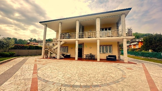 Foto Appartamento in Via del Dossello, Iseo Clusane di 225 m² con 4 locali