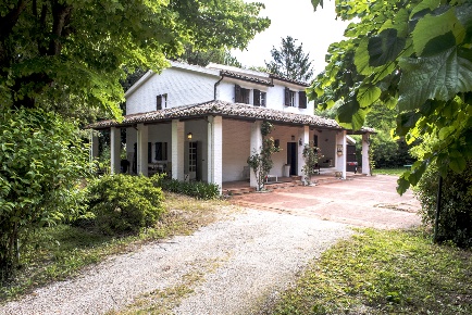 Foto Casale in OFFAGNA, Offagna Centro di 300 m² con 10 locali in vendita