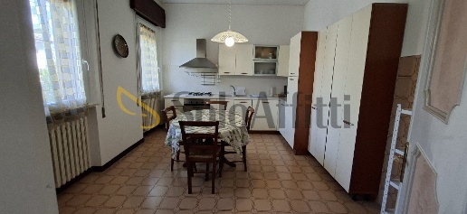 Foto Appartamento in Via G. Parini 4, Legnago Centro di 100 m² con 4 locali