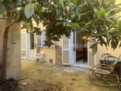 Foto Appartamento a Livorno Calzabigi di 136 m² con 7 locali in vendita