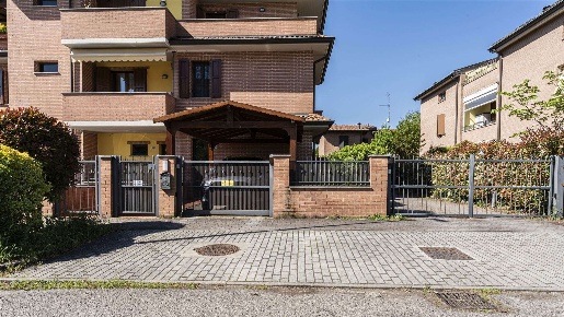 Foto Appartamento a Modena Villanova di 156 m² con 7 locali in vendita