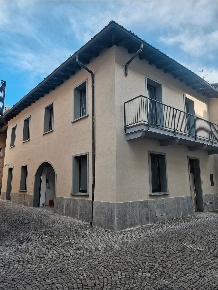 Foto Ufficio a Romano di Lombardia Centro di 105 m² con 3 locali in affitto