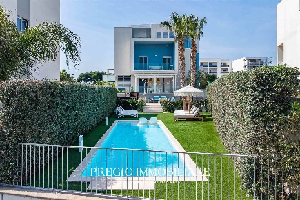 Foto Appartamento a Monopoli Centro di 170 m² con 5 locali in vendita