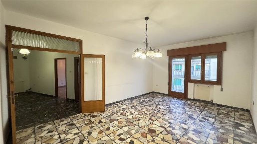 Foto Appartamento a Chioggia Sottomarina di 100 m² con 5 locali in vendita