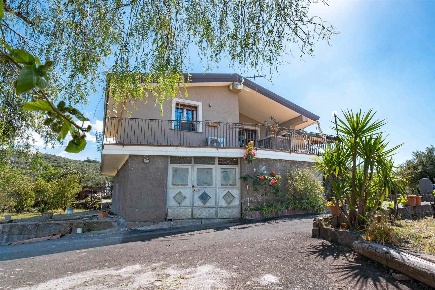 Foto Villa unifamiliare in via del bottaio, Biancavilla di 180 m²