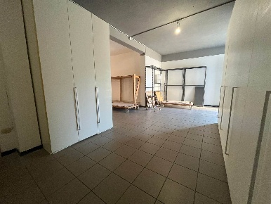 Foto Negozio a Modena Sacca - Stazione di 90 m² con 1 locali in vendita