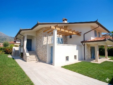 Foto Villa unifamiliare a Camaiore Capezzano Pianore di 143 m² con 4 locali