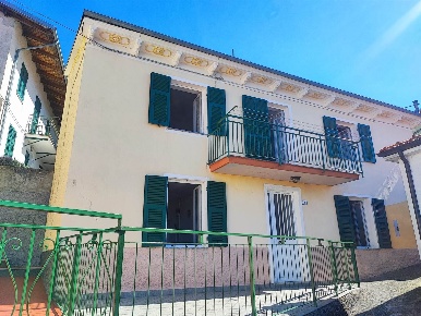 Foto Appartamento a Cabella Ligure Piuzzo di 107 m² con 4 locali in vendita
