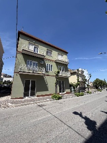 Foto Locale commerciale in VIA CICCARONE  57, Vasto di 90 m² con 2 locali