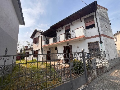 Foto Case semi ndipendenti a Alagna di 205 m² con 5 locali in vendita