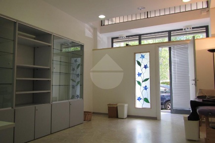 Foto Negozio in Via Luigi Gordigiani, Firenze di 45 m² con 2 locali