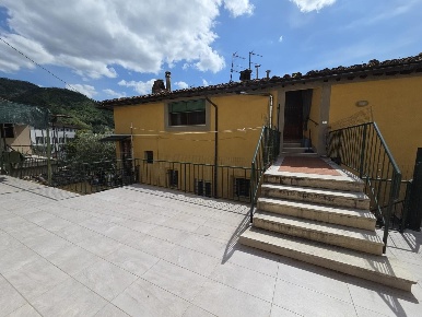 Foto Attico a Lucca Ponte a Moriano di 90 m² con 4 locali in vendita