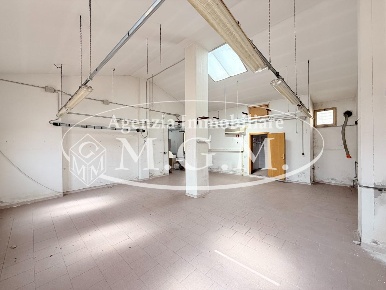 Foto Laboratorio a Santa Maria a Monte Centro di 114 m² con 2 locali