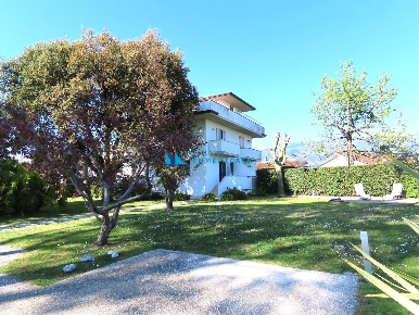Foto Villa unifamiliare a Massa Ronchi - Poveromo di 150 m² con 6 locali