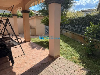 Foto Appartamento a Montignoso Cinquale di 55 m² con 3 locali in vendita