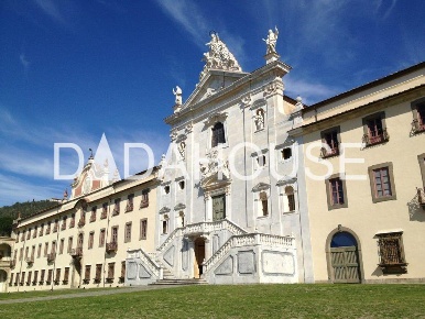 Foto Casale a Calci di 300 m² con 13 locali in vendita