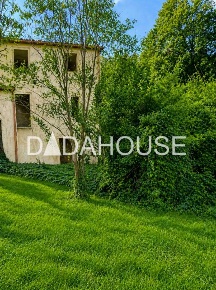 Foto Casale a Calci di 300 m² con 13 locali in vendita