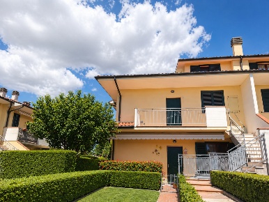 Foto Appartamento a Santa Croce sull'Arno Centro di 95 m² con 4 locali