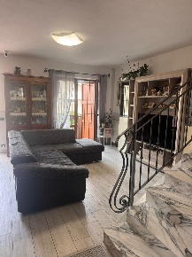 Foto Villa a schiera a Carrara Avenza di 180 m² con 8 locali in vendita