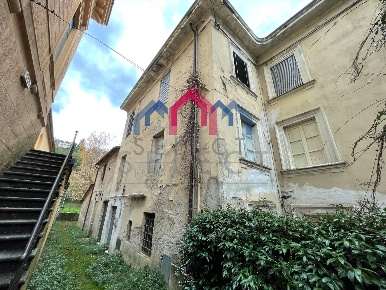 Foto Appartamento a Borgo a Mozzano Valdottavo con 6 locali in vendita