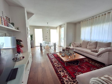 Foto Villa unifamiliare a Montelupo Fiorentino Centro di 270 m² in vendita