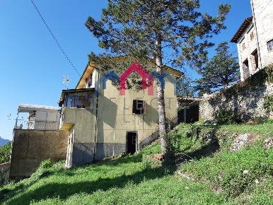 Foto Case semi ndipendenti a Borgo a Mozzano di 105 m² con 4 locali