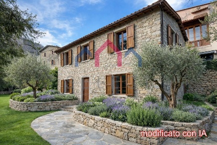 Foto Rustico a Fabbriche di Vergemoli di 100 m² con 4 locali in vendita