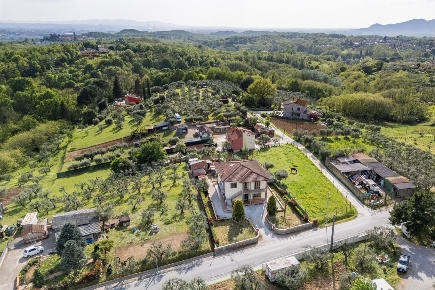 Foto Casa indipendente a Santa Maria a Monte Centro di 220 m² con 8 locali