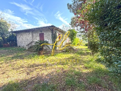 Foto Villa unifamiliare a Montescudaio di 220 m² con 7 locali in vendita