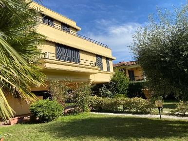 Foto Villa unifamiliare a Castelfranco di Sotto Centro di 330 m² in vendita
