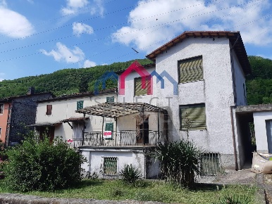 Foto Case semi ndipendenti a Borgo a Mozzano Piano Della Rocca di 105 m²