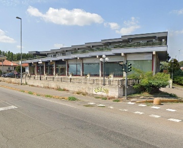 Foto Negozio a Bareggio di 510 m² con 3 locali in vendita