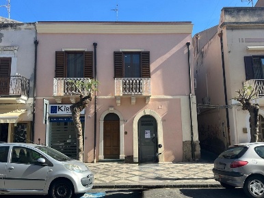 Foto Casa indipendente in Via UMBERTO IÂ° 144, Milazzo Centro di 204 m²