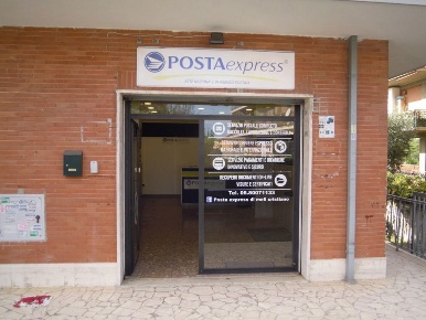 Foto Negozio in Fosso Del Poggio, Roma Grottarossa - Saxa Rubra di 60 m²