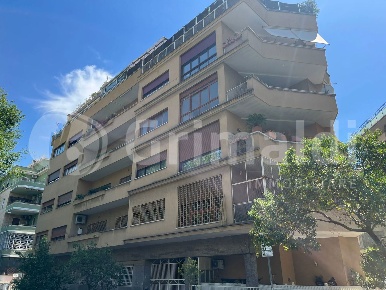 Foto Appartamento in Via Rodolfo Lanciani 2, Roma Bologna di 211 m²