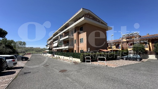 Foto Appartamento in Via Anagnina 452, Roma Morena di 67 m² con 2 locali