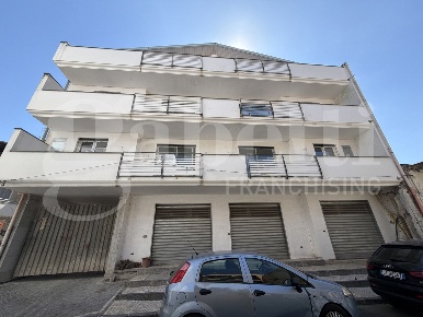 Foto Negozio in R. Morandi, Poggiomarino Centro di 95 m² con 1 locali