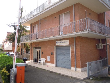 Foto Negozio in Fosso Del Poggio, Roma Grottarossa - Saxa Rubra di 60 m²