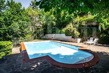 Foto Villa unifamiliare in Via medelana 1, Sasso Marconi di 312 m²
