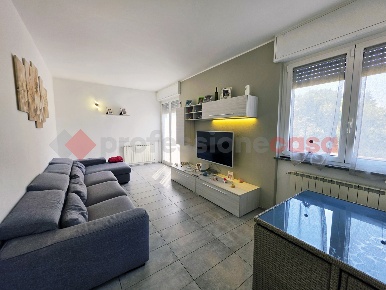 Foto Appartamento in Via Giuseppe Parini 4, Cadorago di 120 m² con 4 locali