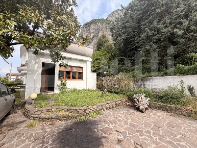 Foto Appartamento in lungolario Piave, Lecco Lungolago di 140 m² in vendita