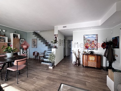 Foto Duplex in Via per Pisano 47, Meina di 107 m² con 4 locali in vendita